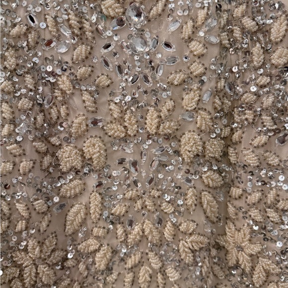 Beautiful sequin and beaded dress - Picture 3 of 5